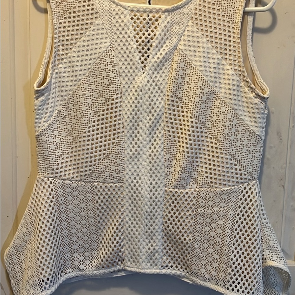 Clinch Sleeveless Crochet Top